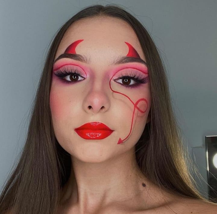 17 Easy Halloween Makeup Looks That Look Bomb