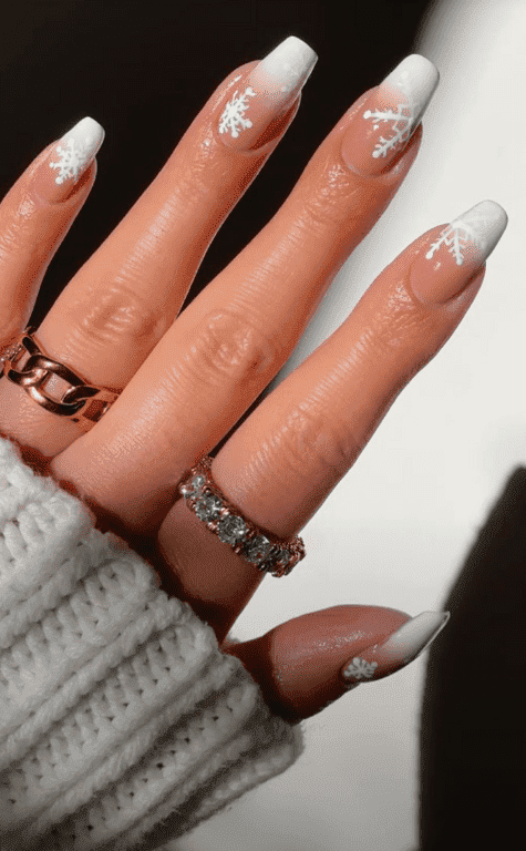 25+ Gorgeous White Christmas Nails Trends 2025