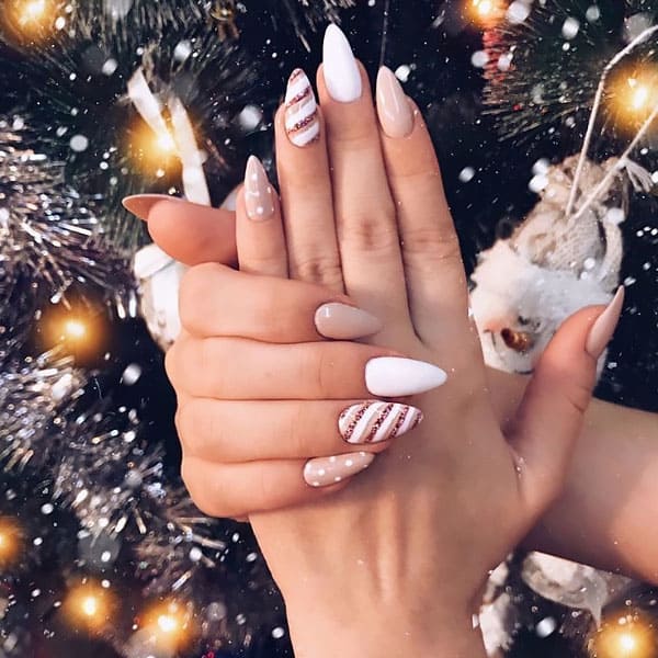 32+ Whimsical White Christmas Nails You'll Love For 2023