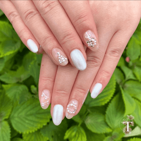 Buy Press on Nails, Medium Round Nails, White and Silver Sparkle on Top,  Fake Nails Online in India - Etsy