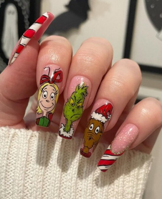 21 Trendy & Classy Christmas Nails Inspo 2024