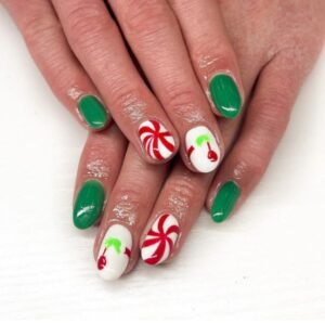 21 Trendy & Classy Christmas Nails Inspo 2025