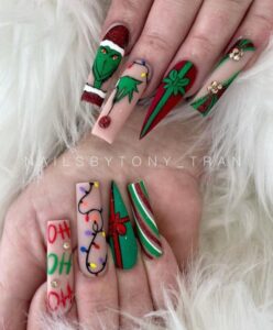 21 Trendy & Classy Christmas Nails Inspo 2025
