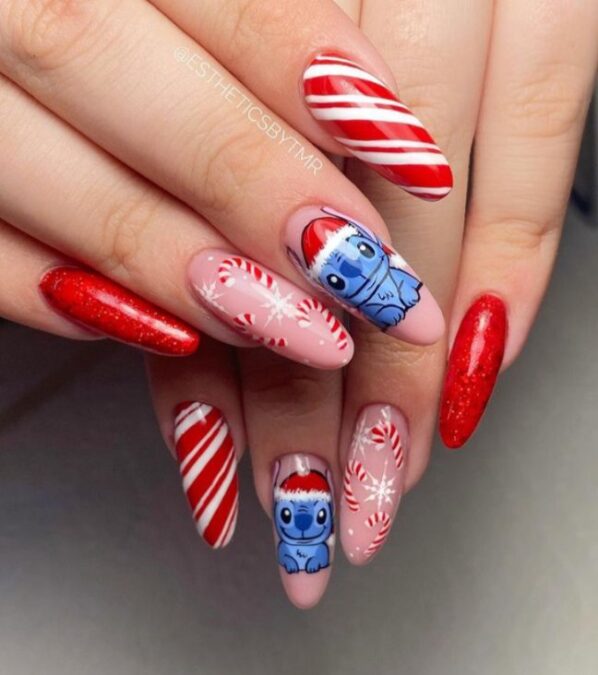 21 Trendy & Classy Christmas Nails Inspo 2025