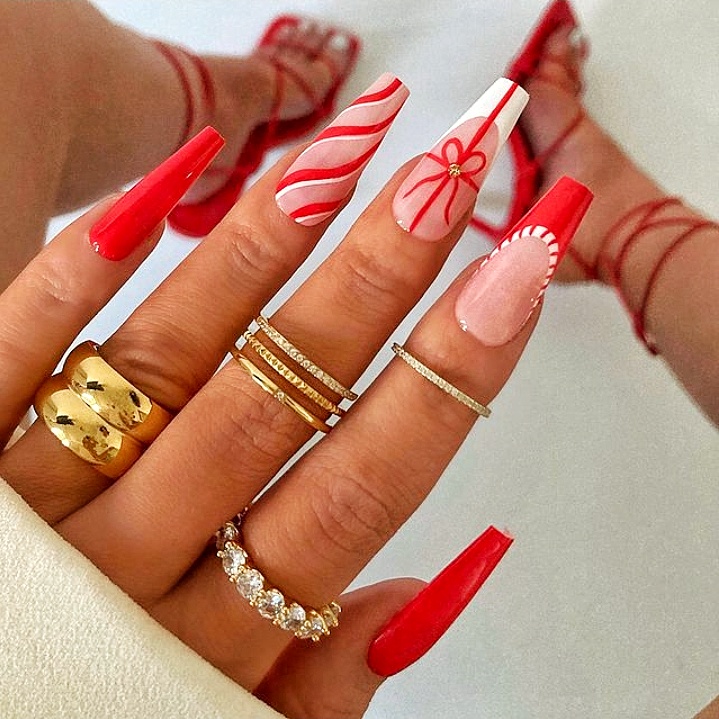 gift Wrap Red Christmas Nails