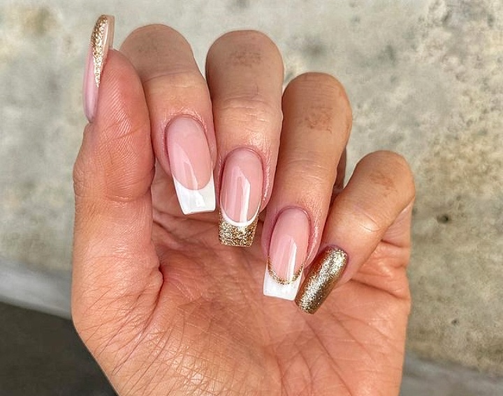glitter simple xmas nail design