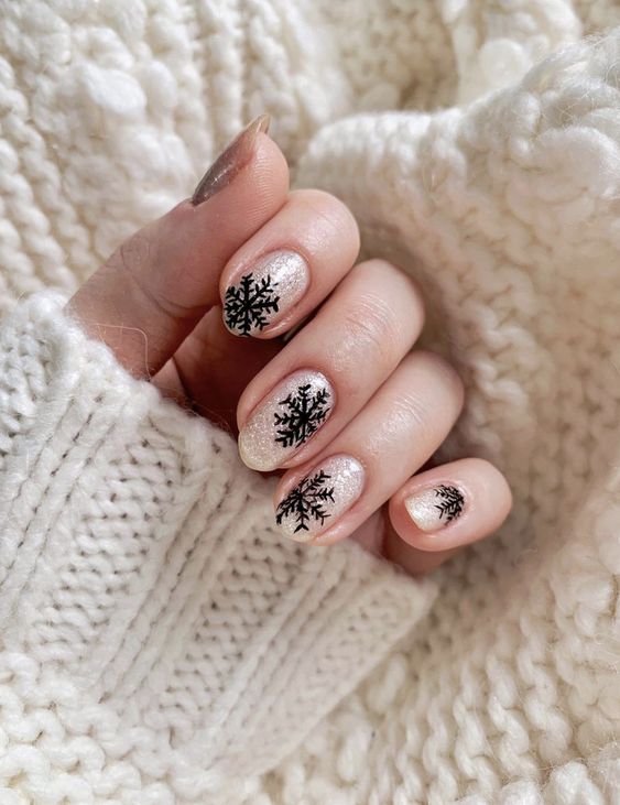 Simple Easy Winter Nail Designs (3)