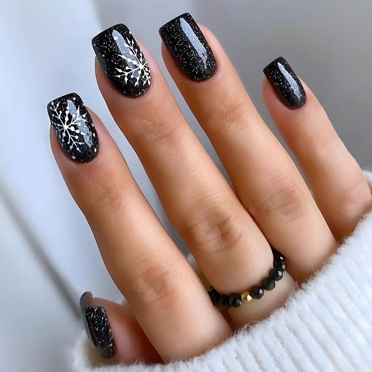 Simple Short Winter Nail Ideas (9)