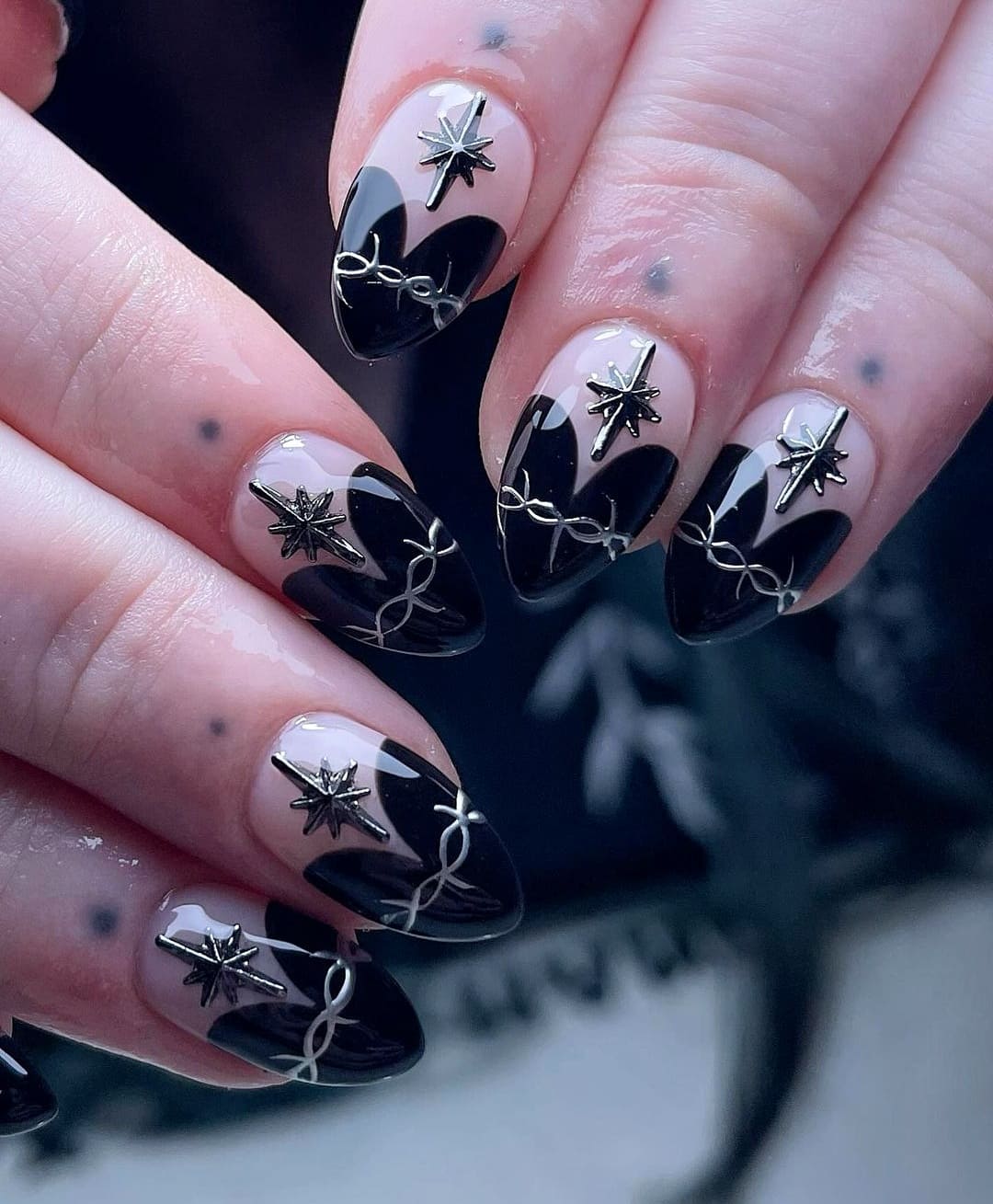 Black Valentines Day Nail Inspo (2)