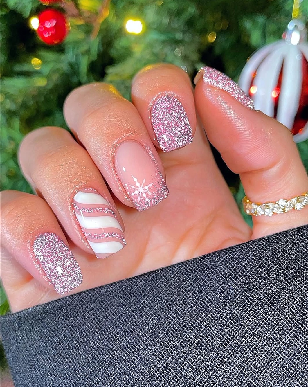 Christmas in July Nail Ideas (13)