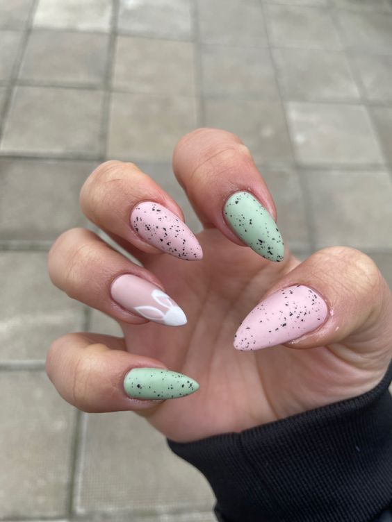 Simple Easter nail Art (4)